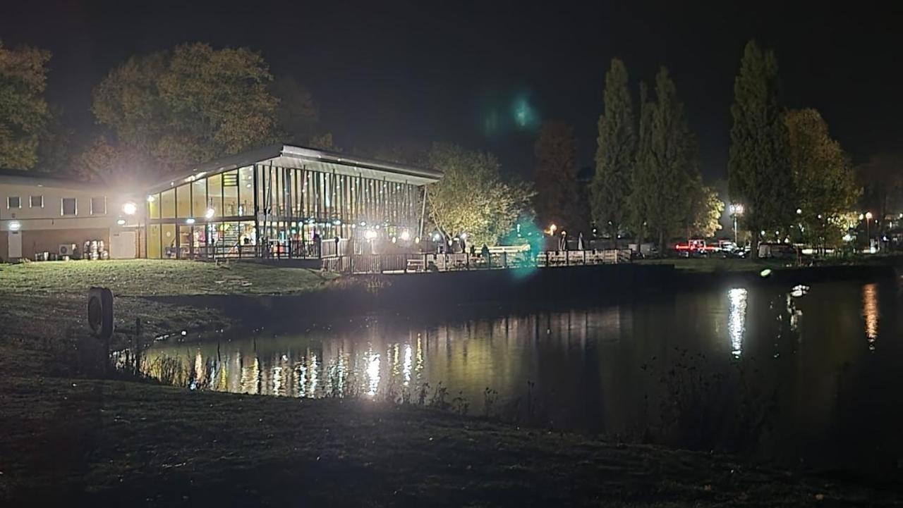 Billing Aquadrome Northampton, Royale Poplar Km12 Lejlighed Eksteriør billede
